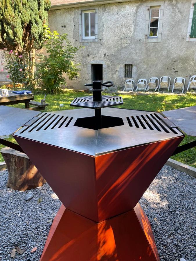 Le Monrepos Avec Jacuzzi Nordique Lägenhet Bielle Exteriör bild